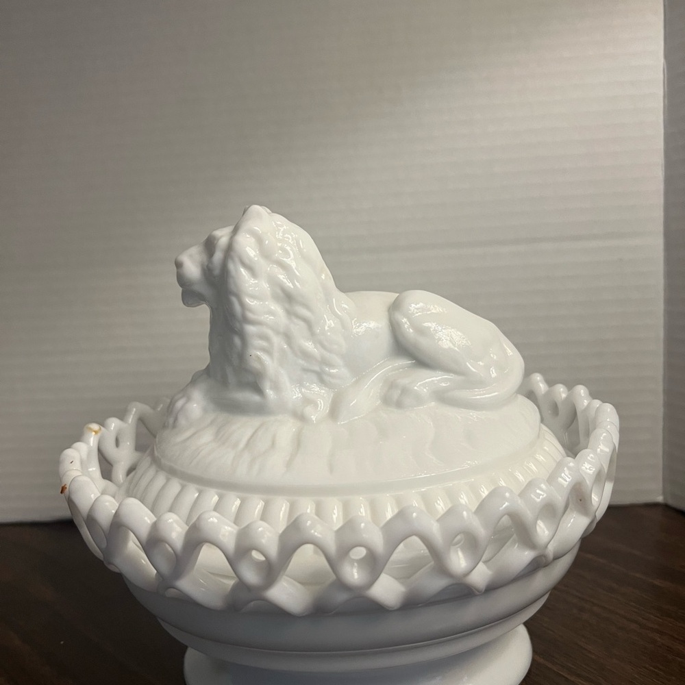 Vintage Westmoreland Milk glass - Picture 2 of 9